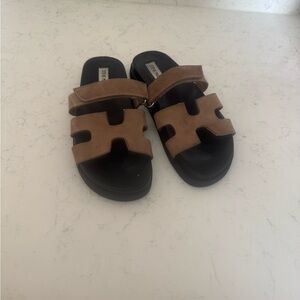 Steve Madden H Tan and Black Sandals